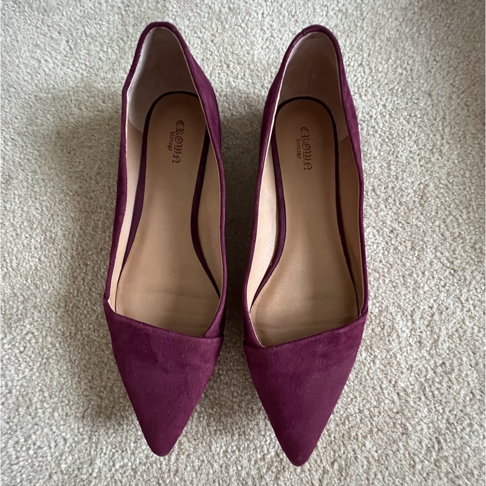Crown Vintage pointed, plum, suede flats, Size 9.5